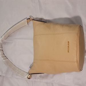 Micheal Kors Bucket Bag